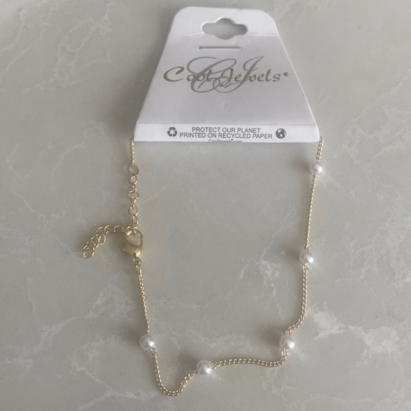 cool jewels Jewelry - Goldtone and faux pearl adjustable bracelet NWT